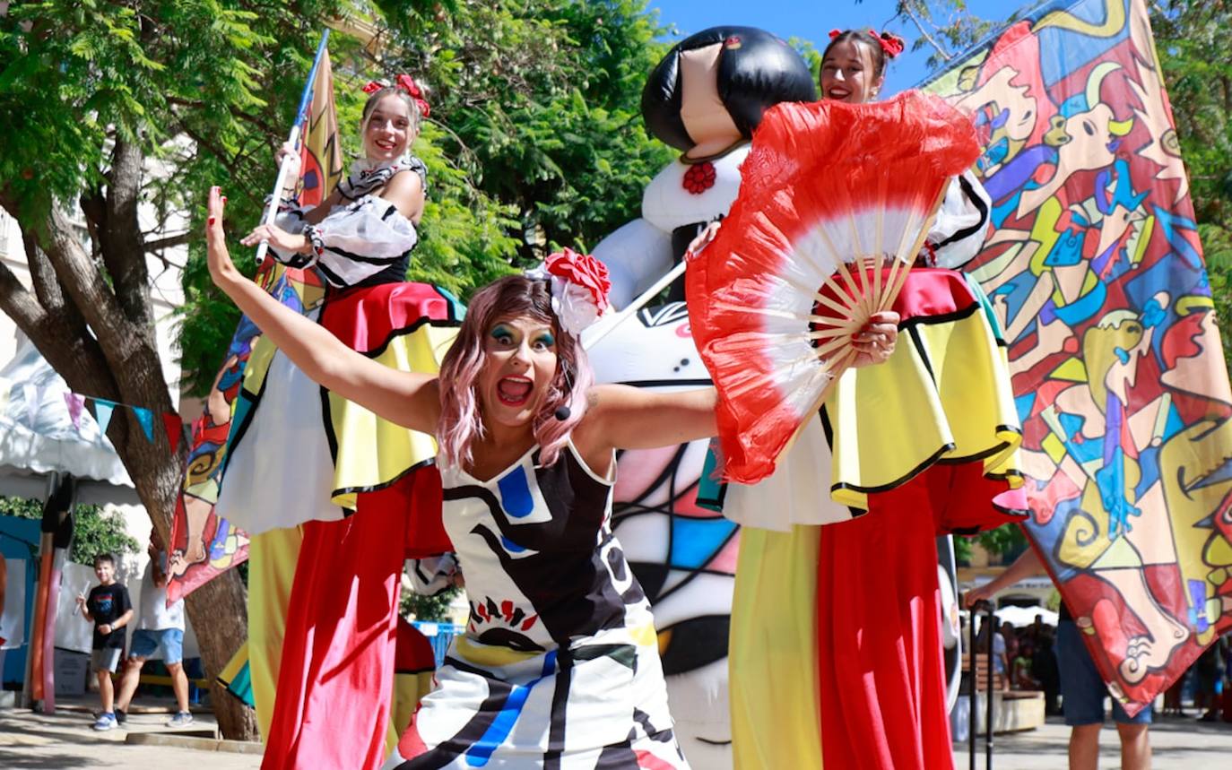 Pasacalles en la feria de los niños