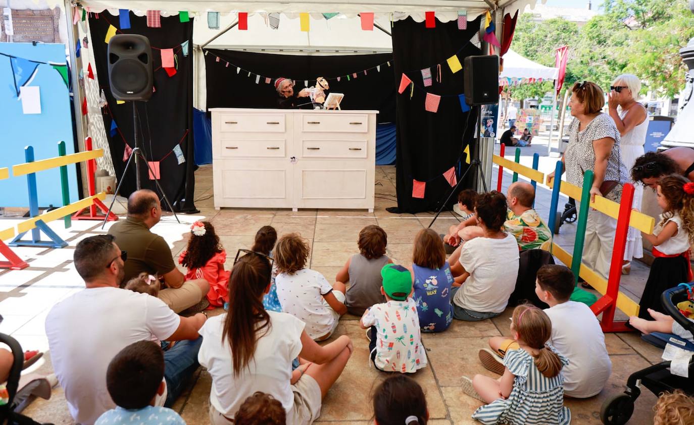 Pasacalles en la feria de los niños