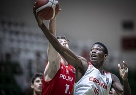 Victory Onuetu (derecha), con la selección española.