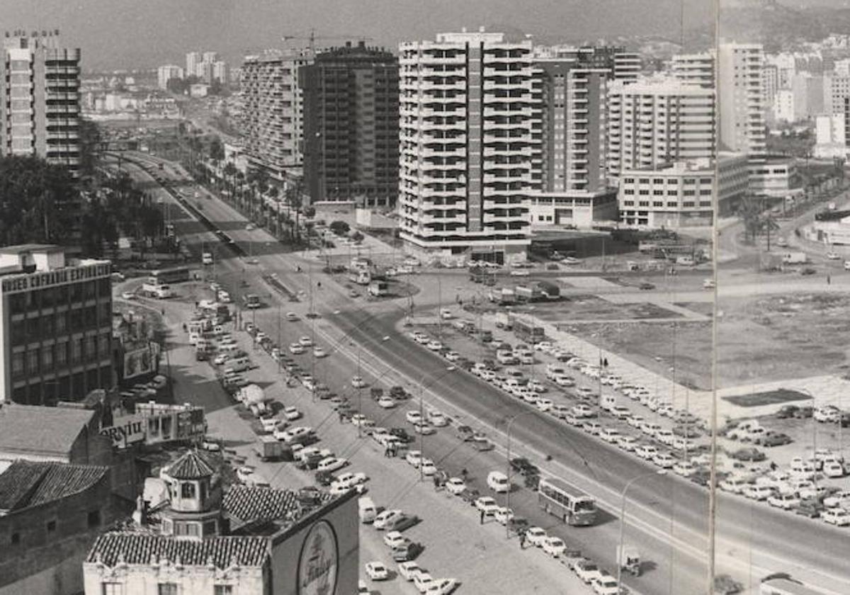 Vista de la avenida de Andalucía en 1975.