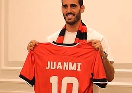 Juanmi, con su nueva camiseta.