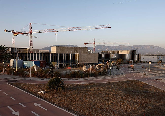 Obras de construcción del nuevo edificio para la Facultad de Turismo.