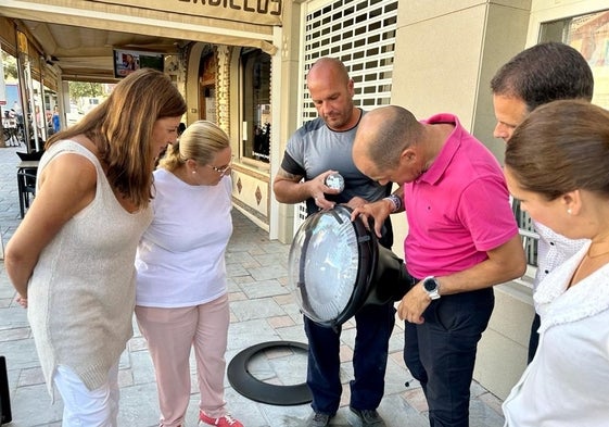 Renovación del alumbrado público en la zona de Los Pacos, en Fuengirola.