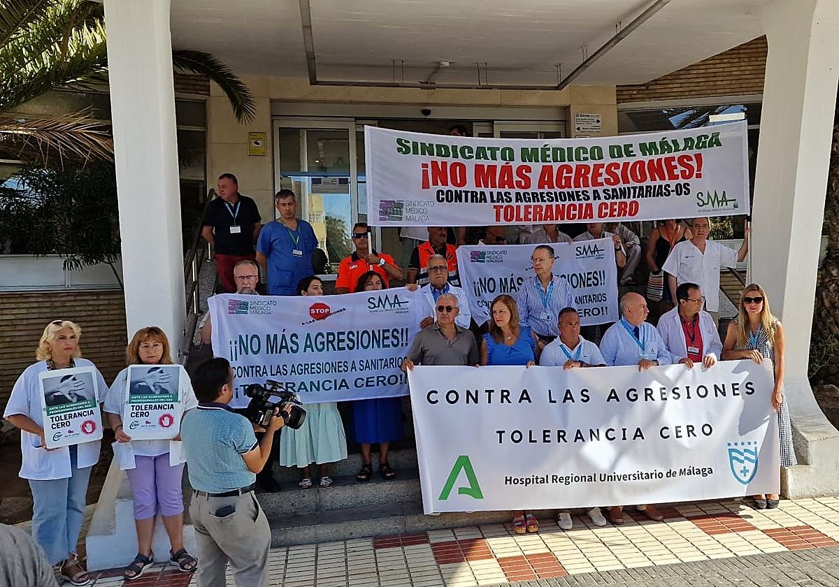 Concentración de los facultativos este martes en el Hospital Regional
