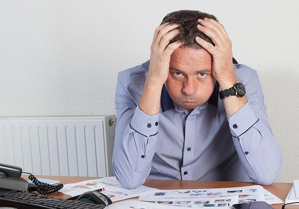 La sisifemia y sus síntomas: el nuevo trastorno asociado a la sobrecarga mental en el trabajo