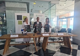 Jiménez, Lara y Peñarroya en la presentación.