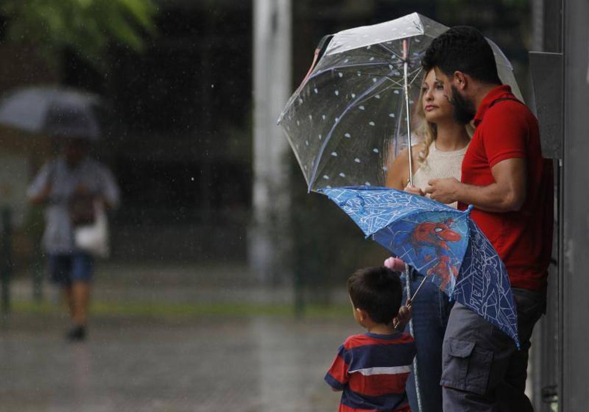 Aemet activa este miércoles el aviso amarillo por lluvias y tormentas en Andalucía