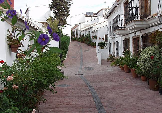 Tipismo. Hay que perderse por su cuidado casco urbano para encontrar calles como ésta.