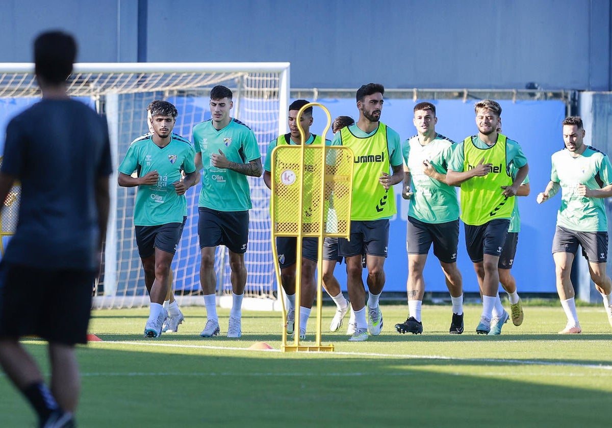 La plantilla del Málaga, en un entrenamiento reciente.