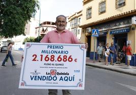 Jorge Palomo, lotero de la dministración encargada de validar el boleto premiado.