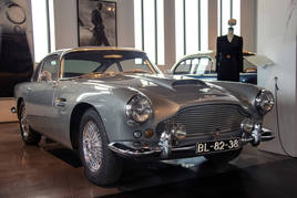 Aston Martin DB4