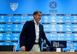 El director deportivo del Málaga, Loren Juarros, en la sala de prensa de La Rosaleda este miércoles.