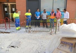 El alcalde torroxeño y el teniente de alcalde de El Morche, en una visita a las obras.