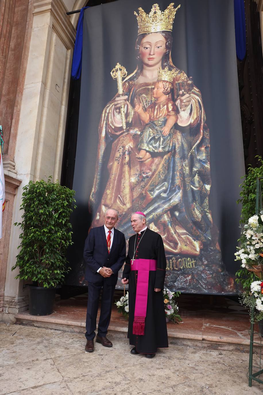 La ofrenda floral a la Virgen de la Victoria en Málaga en imágenes