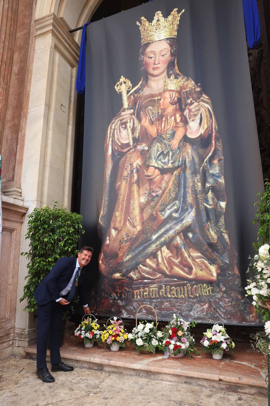 La ofrenda floral a la Virgen de la Victoria en Málaga en imágenes