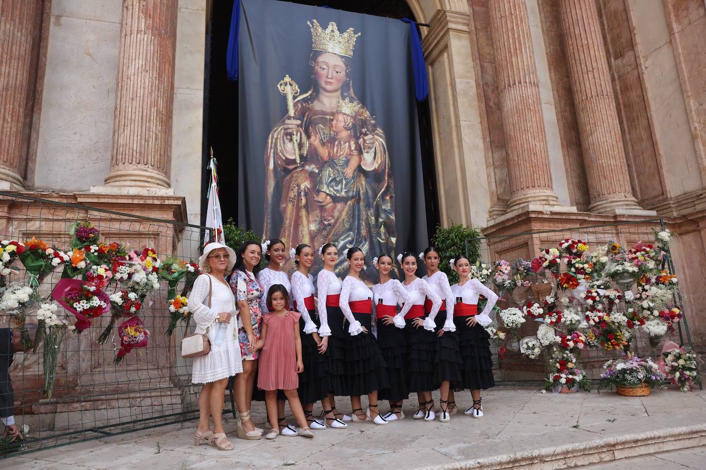 La ofrenda floral a la Virgen de la Victoria en Málaga en imágenes