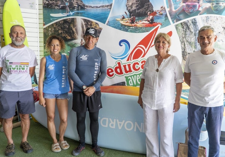 Organizan recorridos solidarios en kayak por los acantilados de Nerja a favor de la lucha contra el cáncer