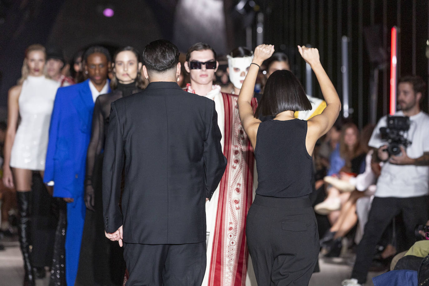 Desfile del malagueño Álvaro Calafat en el puente Cascara Matadero de Madrid Rio