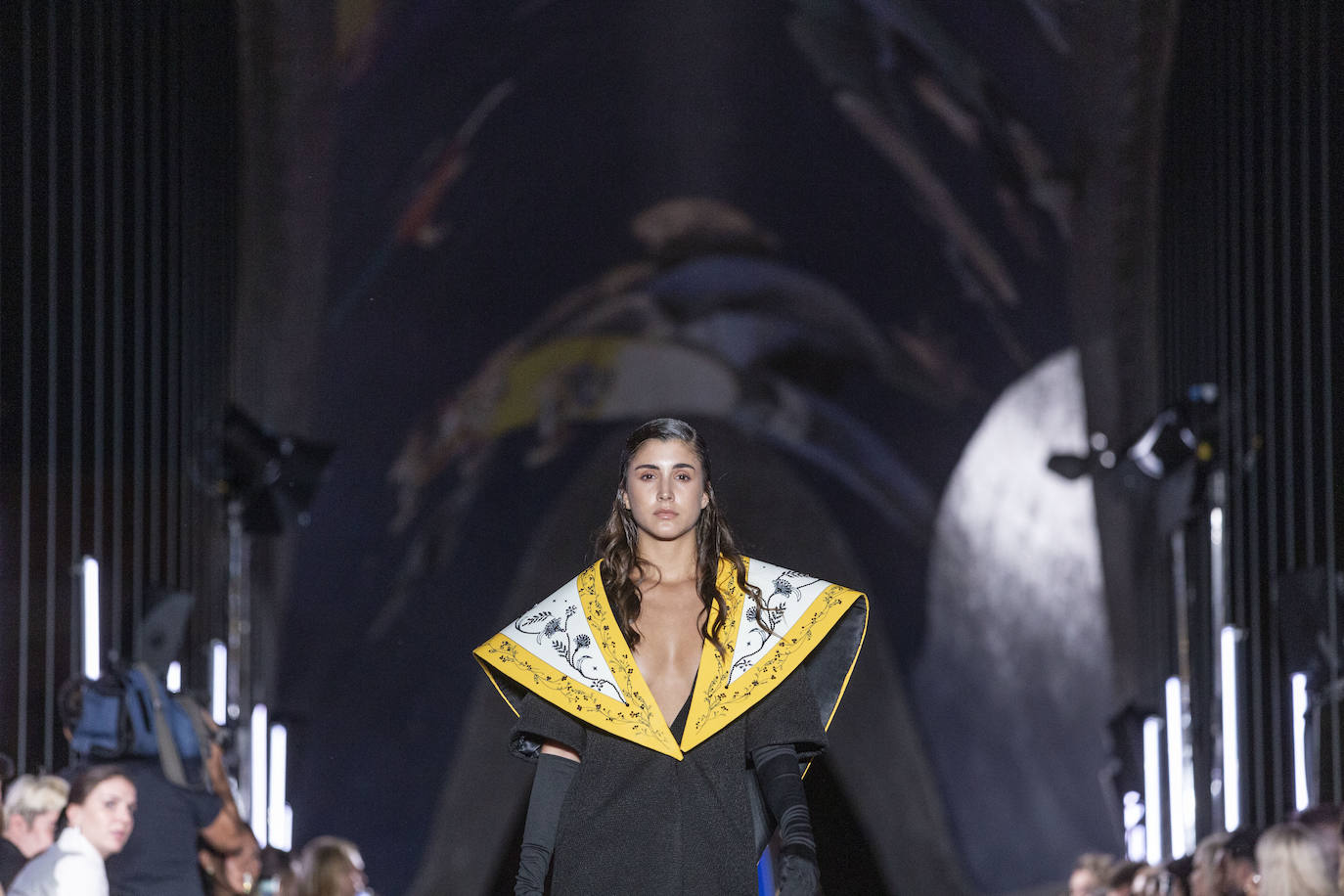 Desfile del malagueño Álvaro Calafat en el puente Cascara Matadero de Madrid Rio