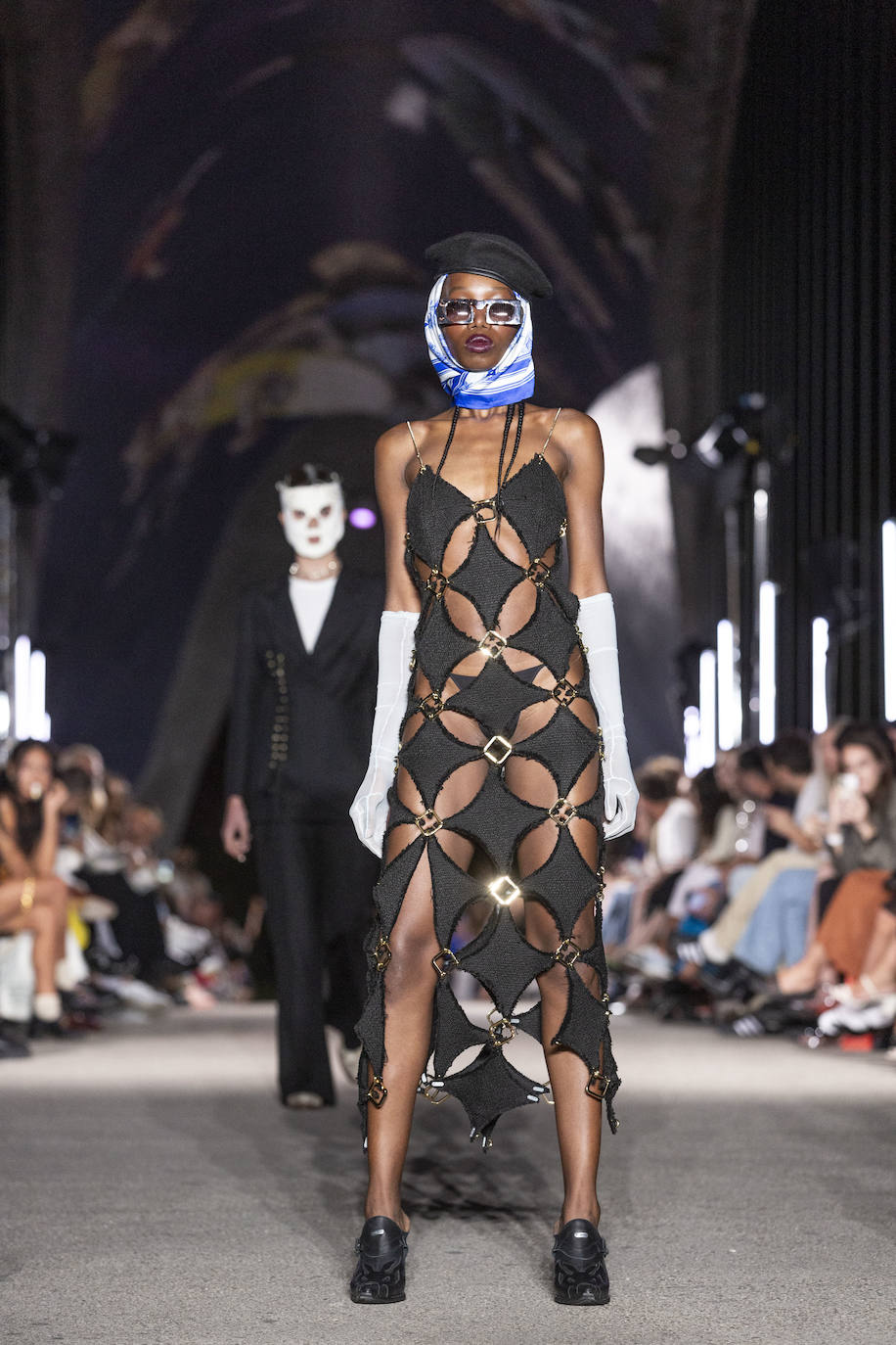 Desfile del malagueño Álvaro Calafat en el puente Cascara Matadero de Madrid Rio