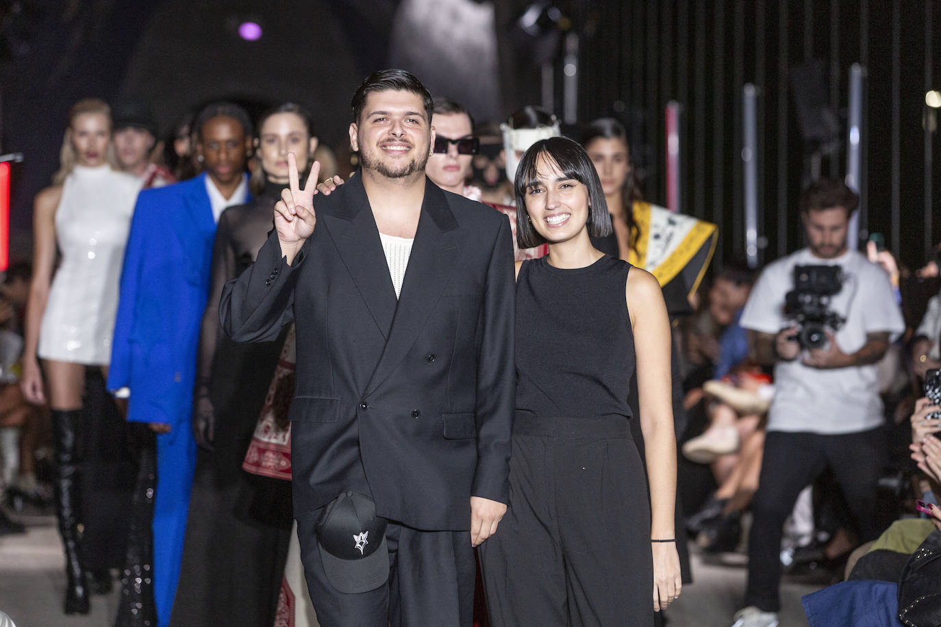 Desfile del malagueño Álvaro Calafat en el puente Cascara Matadero de Madrid Rio