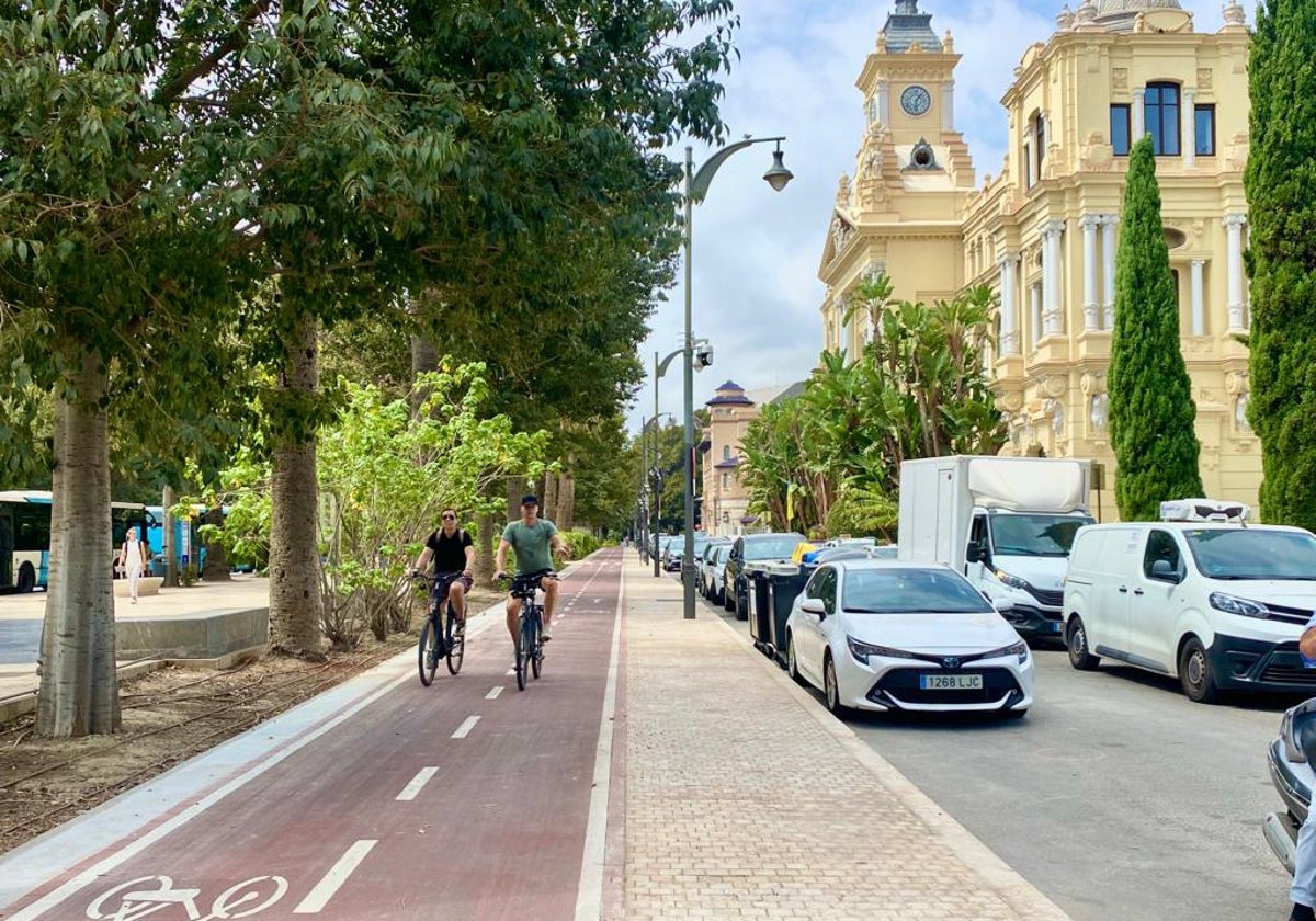 Empiezan a abrir algunos tramos del carril bici desde la avenida de Cervantes.