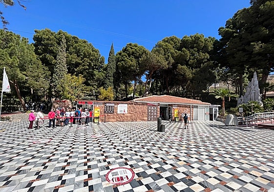 Acceso principal a la Cueva de Nerja.