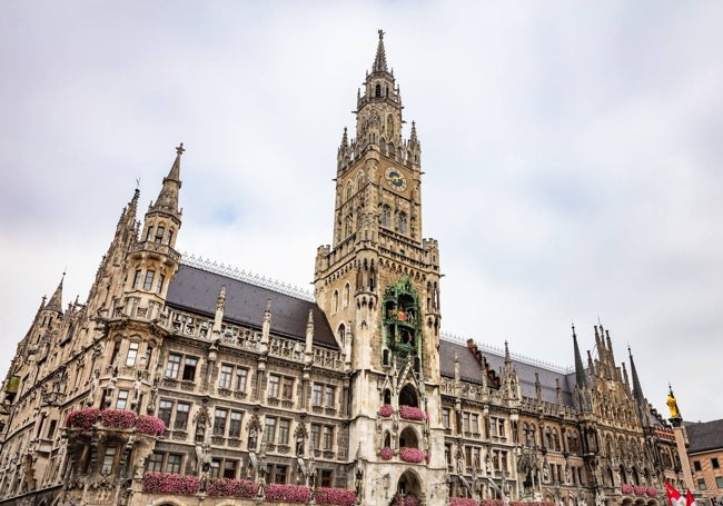 Algunos de los reclamos de la Marienplatz, la plaza central de Múnich.