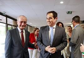 El alcalde de Málaga, Francisco de la Torre, y el consejero de Justicia, Administración Local y Función Pública, José Antonio Nieto.