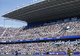 Panorámica de toda la grada de Preferencia de La Rosaleda.