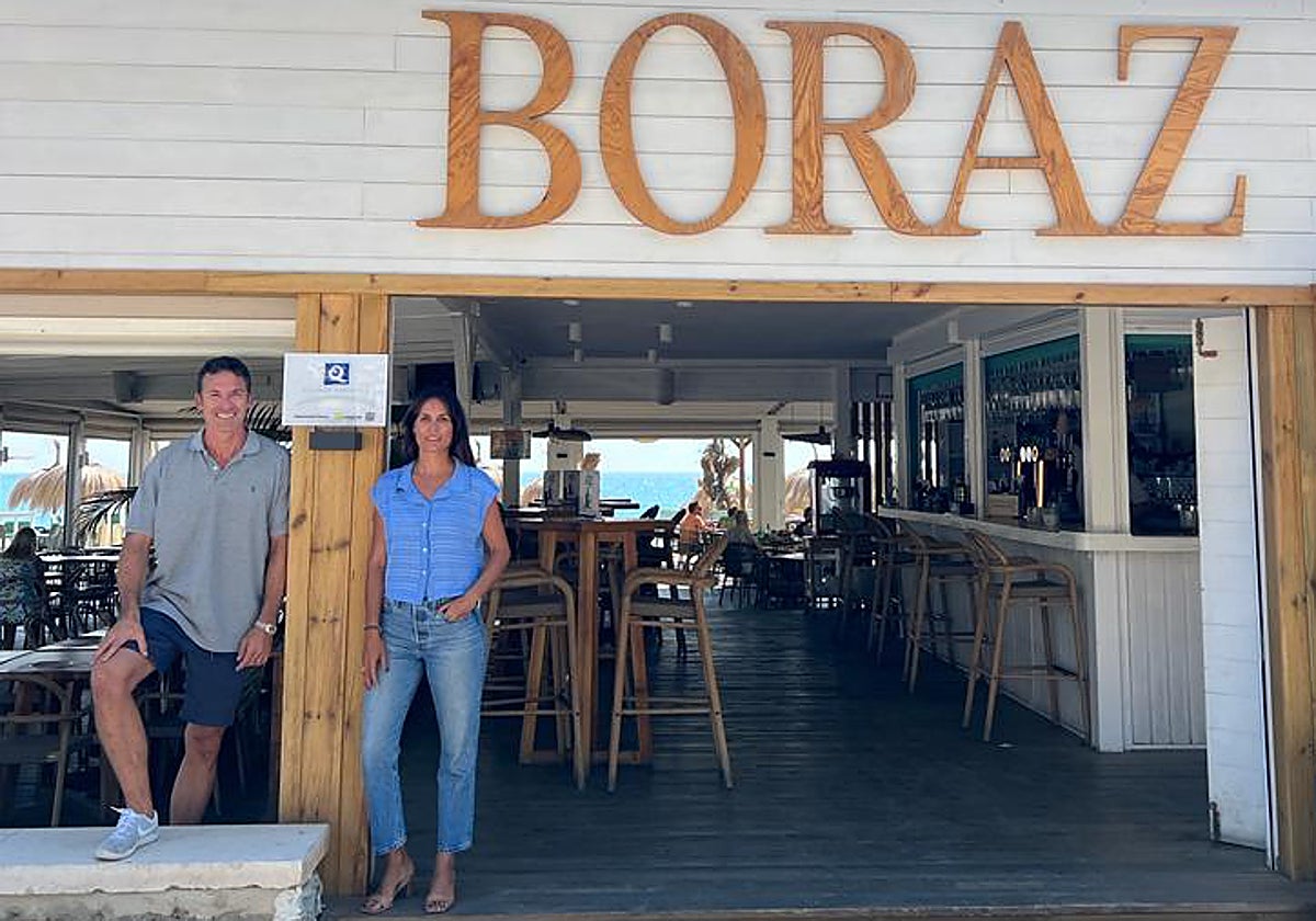 Antonio Sebastián Pastor y Esperanza López, en el establecimiento.