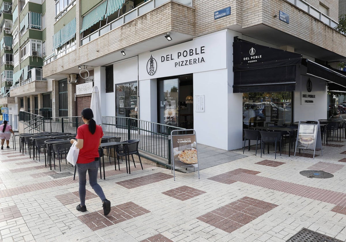 Del Poble se encuentra en la calle Sondalezas.