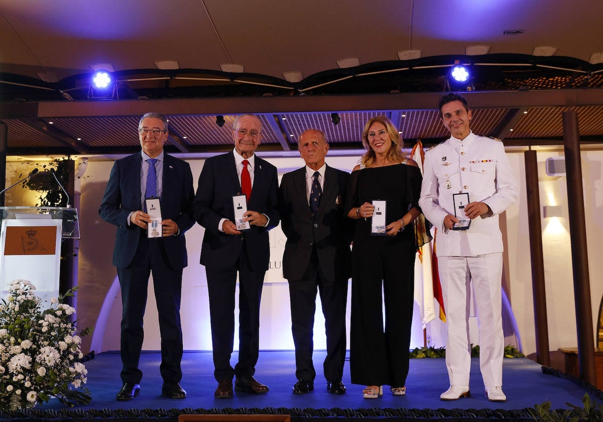 Francisco Salado, Francisco de la Torre, Eduardo Cestino, Carolina España y Jorge Asensio, reconocidos en la gala aniversario.