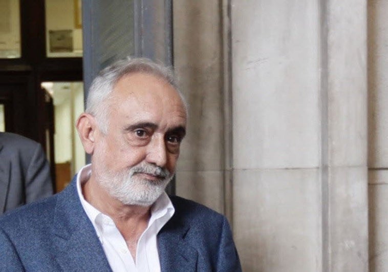 Fernando Villén, a la salida de la Audiencia de Sevilla.