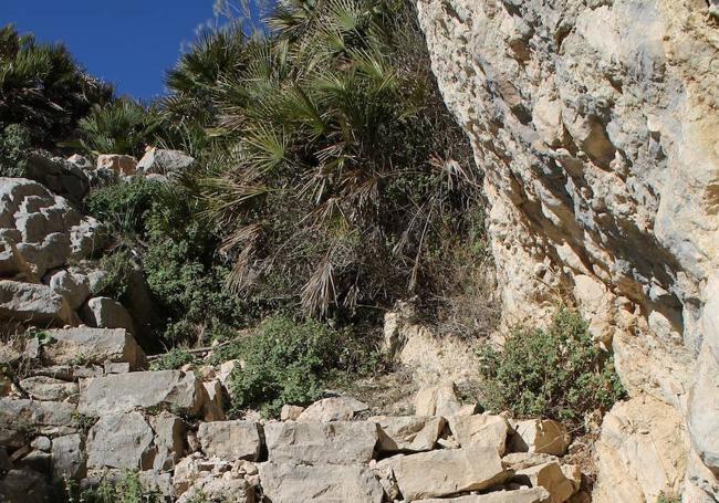 Geología. En uno de los enclaves más abruptos de la sierra de Huma se localizan las Escaleras Árabes.