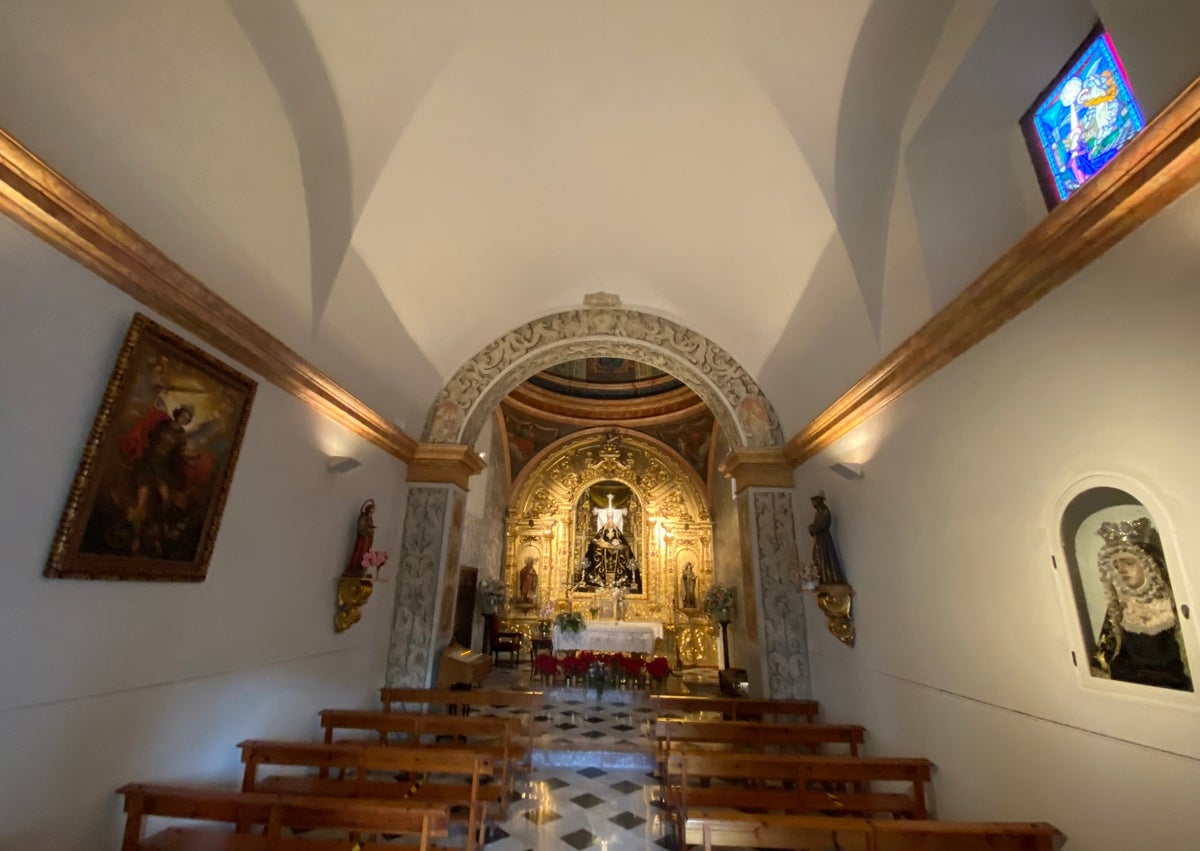 Imagen secundaria 1 - Tres imágenes de la ermita nerjeña de Las Angustias, declarada desde esta semana como Bien de Interés Cultural.