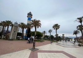 Imagen de archivo del paseo marítimo de Torre del Mar.