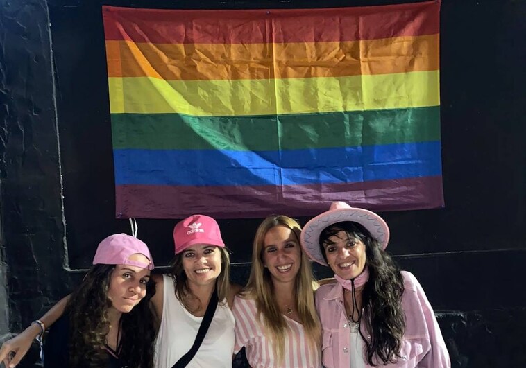 Las lesbianas conquistan el centro de Málaga con la 'No Bollodrama Party'