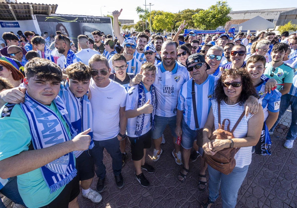 Aficionados del Málaga, antes del partido.