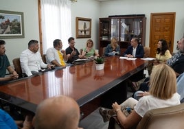 Reunión entre el alcalde y los empresarios del polígono.
