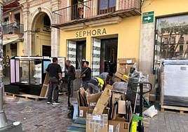 Últimos detalles previos a la apertura en Sephora.