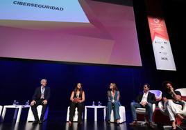 Cantero, Nuria Triguero y Pitarch, este mediodía.