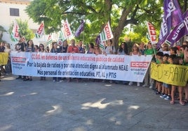 Protesta de las ampas en Benalmádena por las ratios en los centros educativos de la localidad.