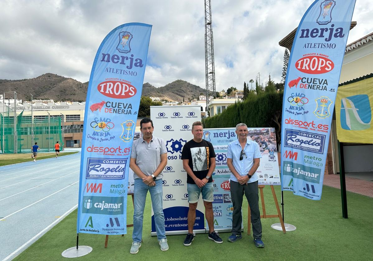 Acto de presentación de la prueba deportiva en el estadio Enrique López Cuenca de Nerja.