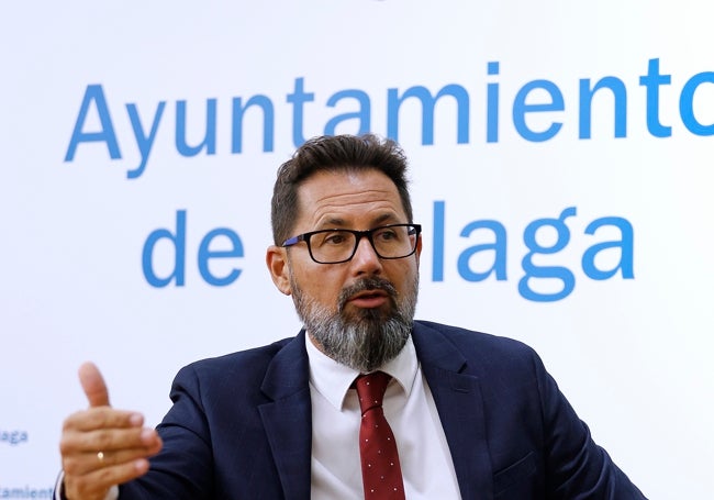 Paco Pomares, en la antigua sala de prensa del Ayuntamiento.