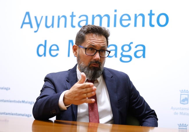 Pomares, en la antigua sala de prensa del Ayuntamiento,