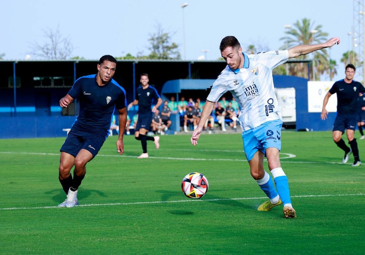 Juan Hernández, en un duelo ante el San Fernando en la pretemporada.