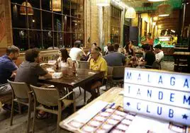 Un encuentro para el intercambio de idiomas de Málaga Tándem Club en Le Grand Café Centro un viernes de septiembre.