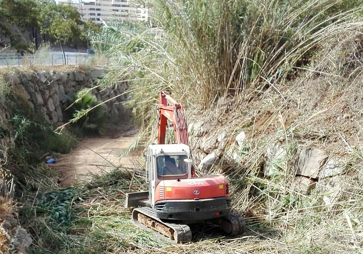 Trabajos en uno de los arroyos del municipio rinconero.