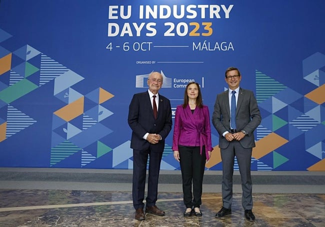 De la Torre, Rute y Paradela, en el Palacio de Ferias y Congreso de Málaga donde se celebra el foro.